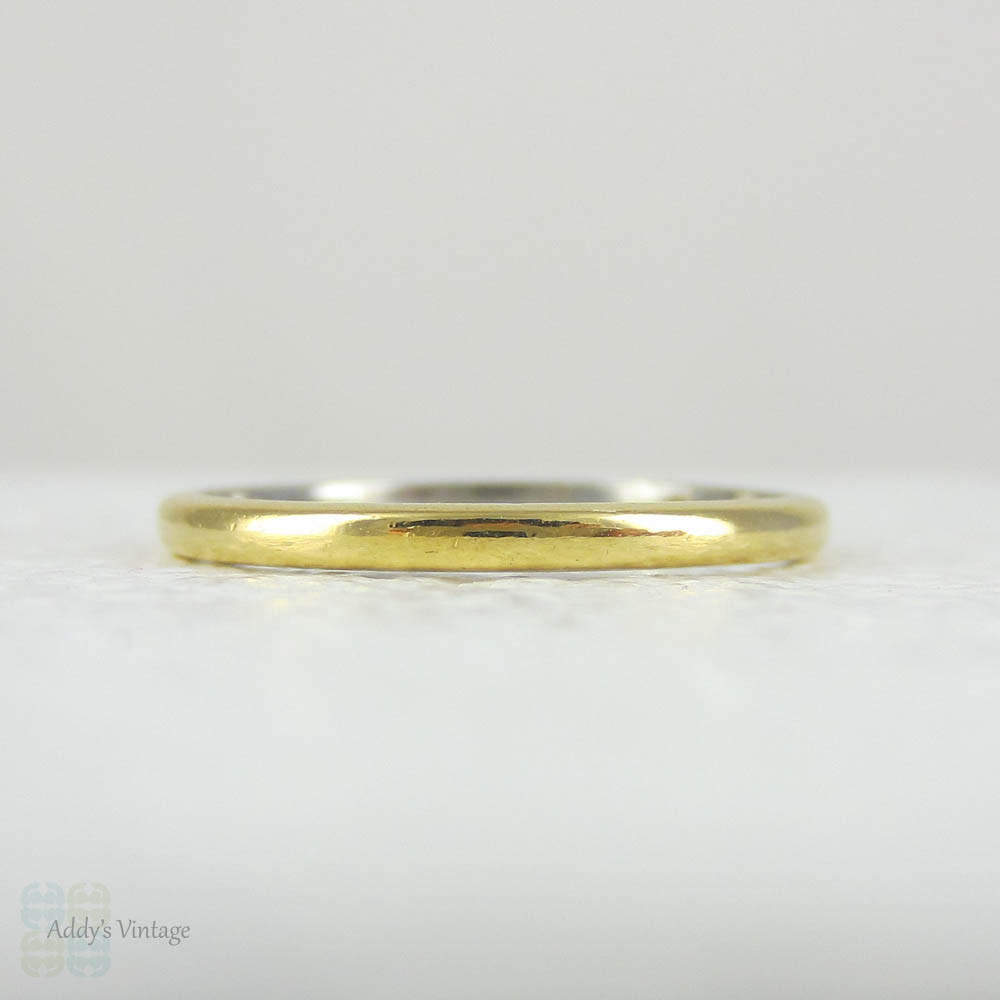 Antique Yellow Gold & Platinum Wedding Ring. Platinum Lined 18 Carat Yellow Gold Band, Early 20th Century.