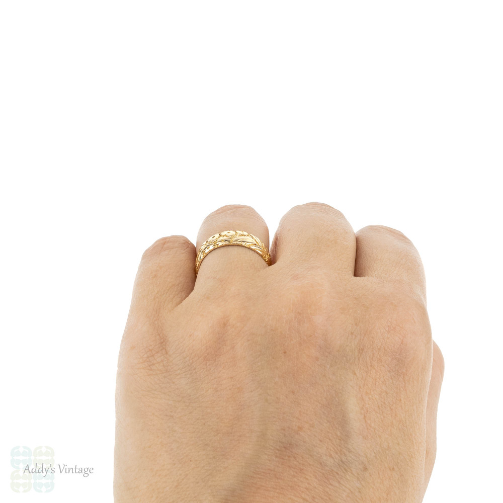 Wide Engraved 18ct Wedding Band, Antique 18k Yellow Gold Ring. Size M / 6.25.