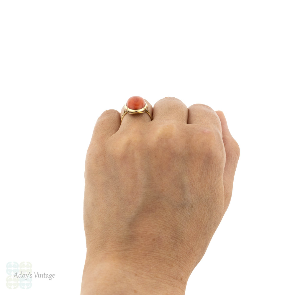 Coral 18k Yellow Gold Ring, Vintage Large Oval Bezel Set 18ct Ring.