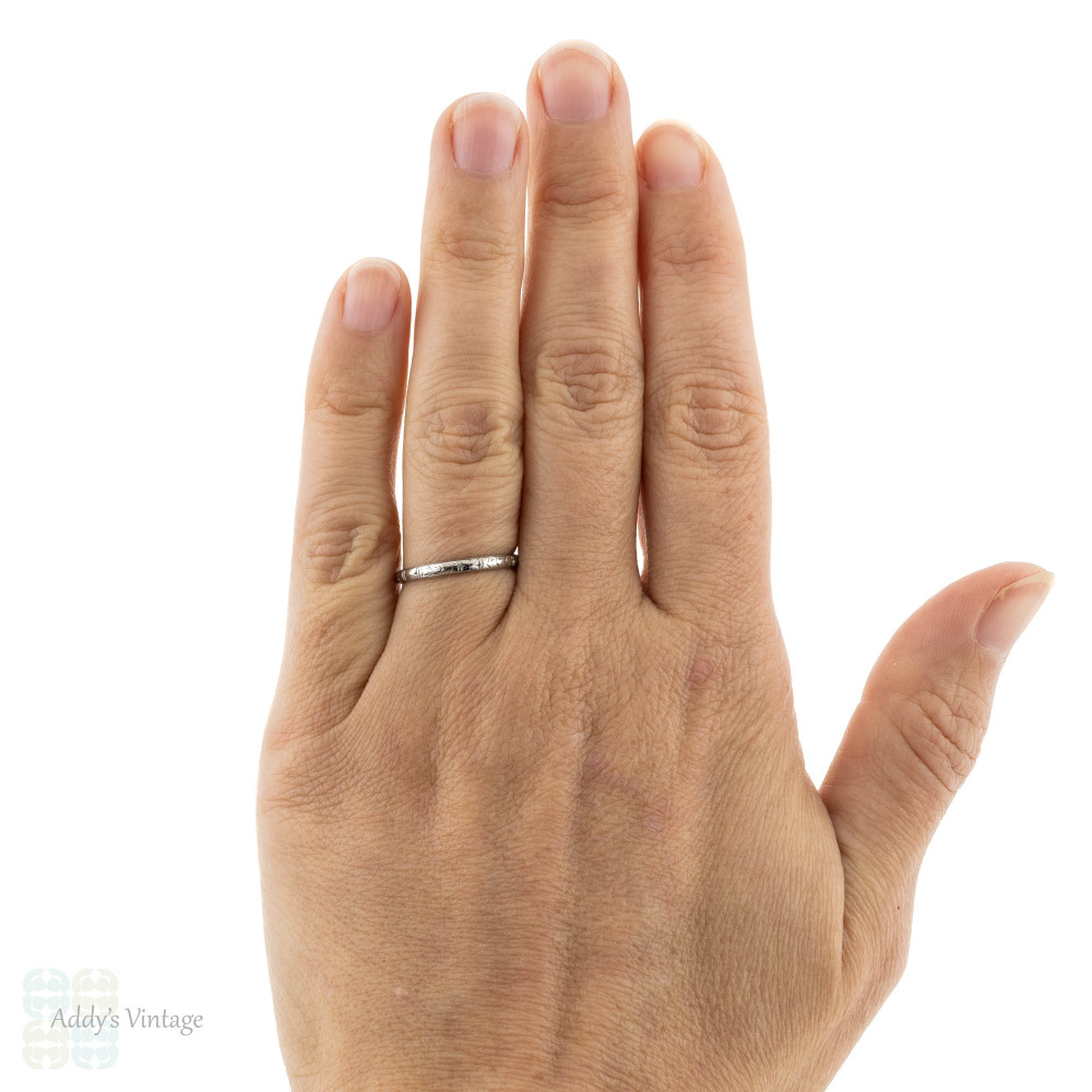1940s Platinum Engraved Wedding Ring, Vintage Ladies Flower & Leaf Band. Size L.5 / 6.