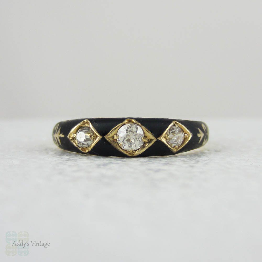 Vintage Mourning Ring, 1890s. Three Old Cut Diamonds Set in 18 Carat Yellow Gold with Black Enamel.