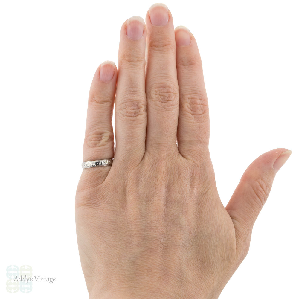 Engraved Platinum Wedding Ring, Ladies Flower Pattern Band Circa 1930s. Size J / 5.