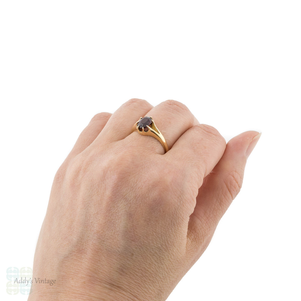 Antique Oval Garnet Single Stone Ring, 18ct 18k Yellow Gold, Circa 1900.
