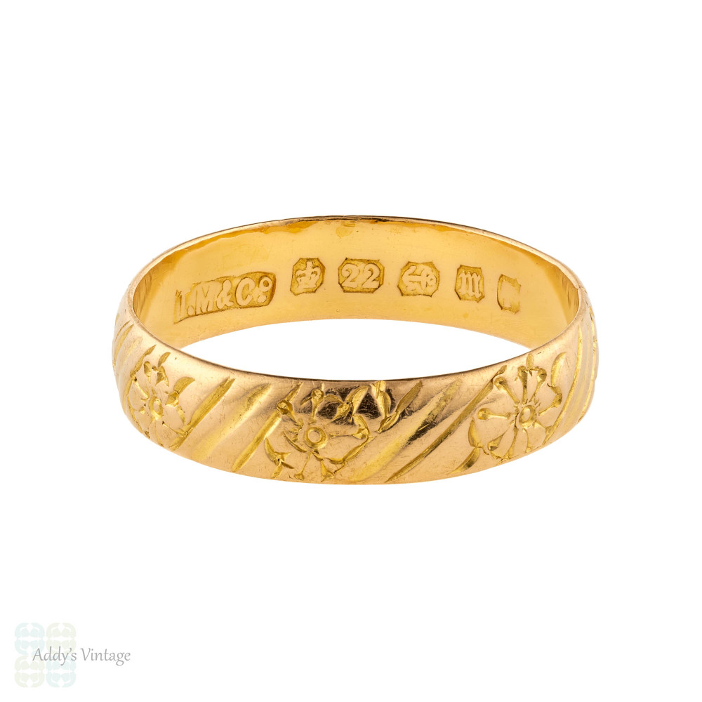 Victorian 22ct Gold Engraved Wedding Band, Antique Wide Flower Pattern 22k Ring. Size P / 7.75.
