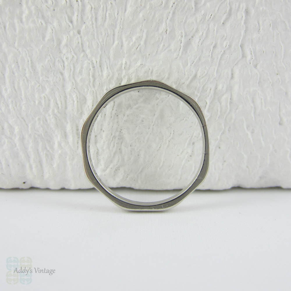 Vintage Platinum Engraved Wedding Ring. Narrow Art Deco Etched Faceted Wedding Band in Wheat Pattern, Circa 1940s.
