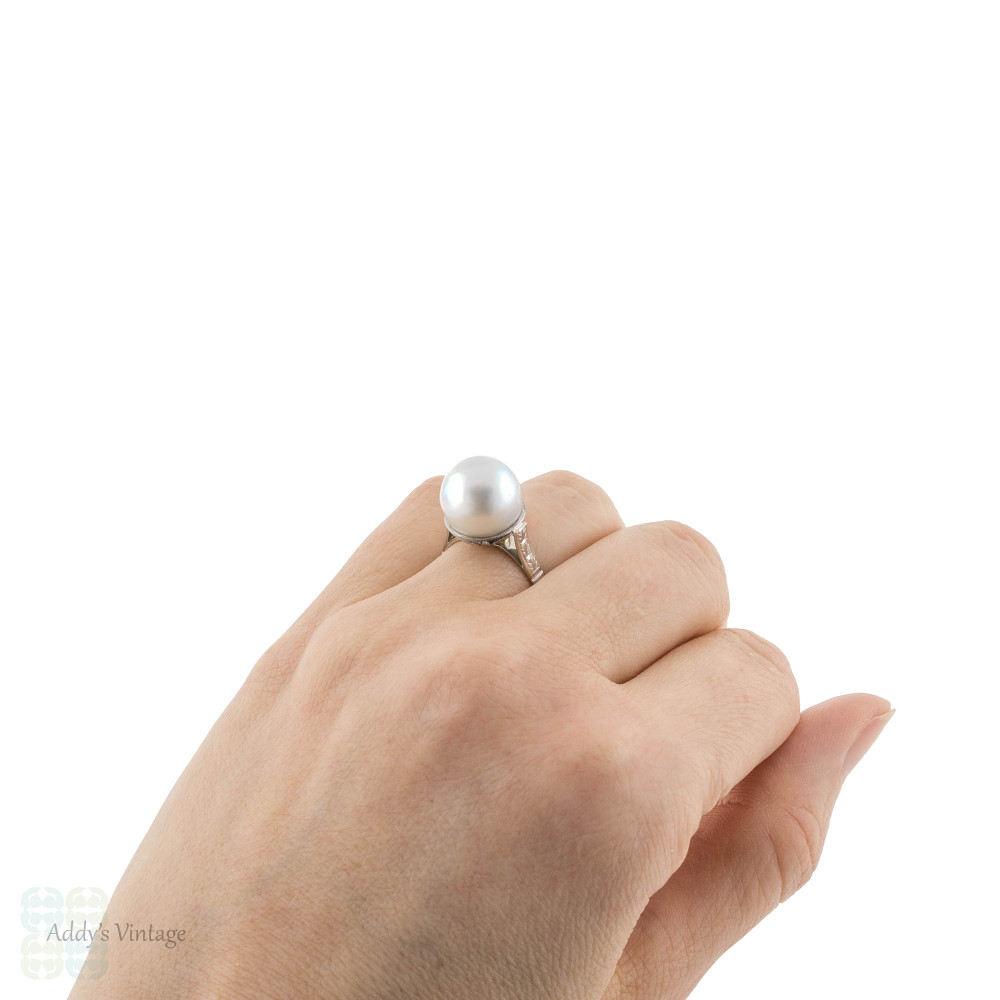 Vintage Cultured Pearl Cocktail Ring, 18ct 18k White Gold Engraved Leaf Setting.
