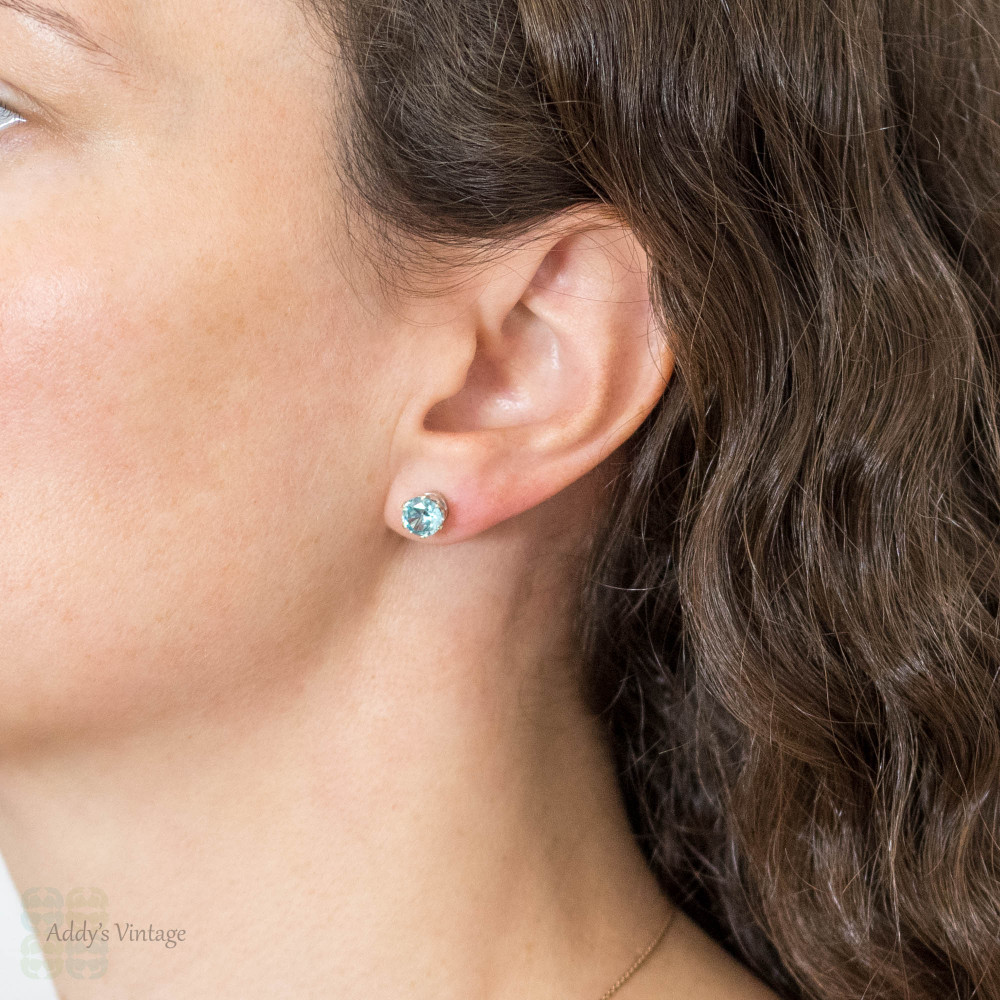 Golden single ear stud with chain white zirconia  THOMAS SABO