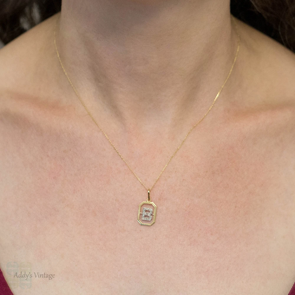 Vintage 18ct 18k Yellow Gold B Charm, Diamond Initial Pendant Circa 1970s.