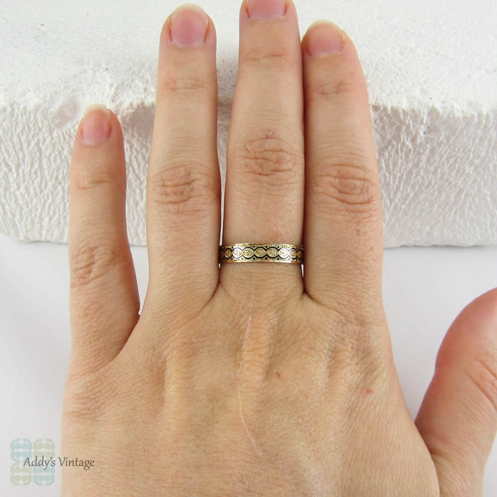 Victorian 15 Carat Yellow Gold Mourning Ring, Black Enamel & Engraved Design Memorial Band. Circa 1890s, Size U.5 / 10.3.