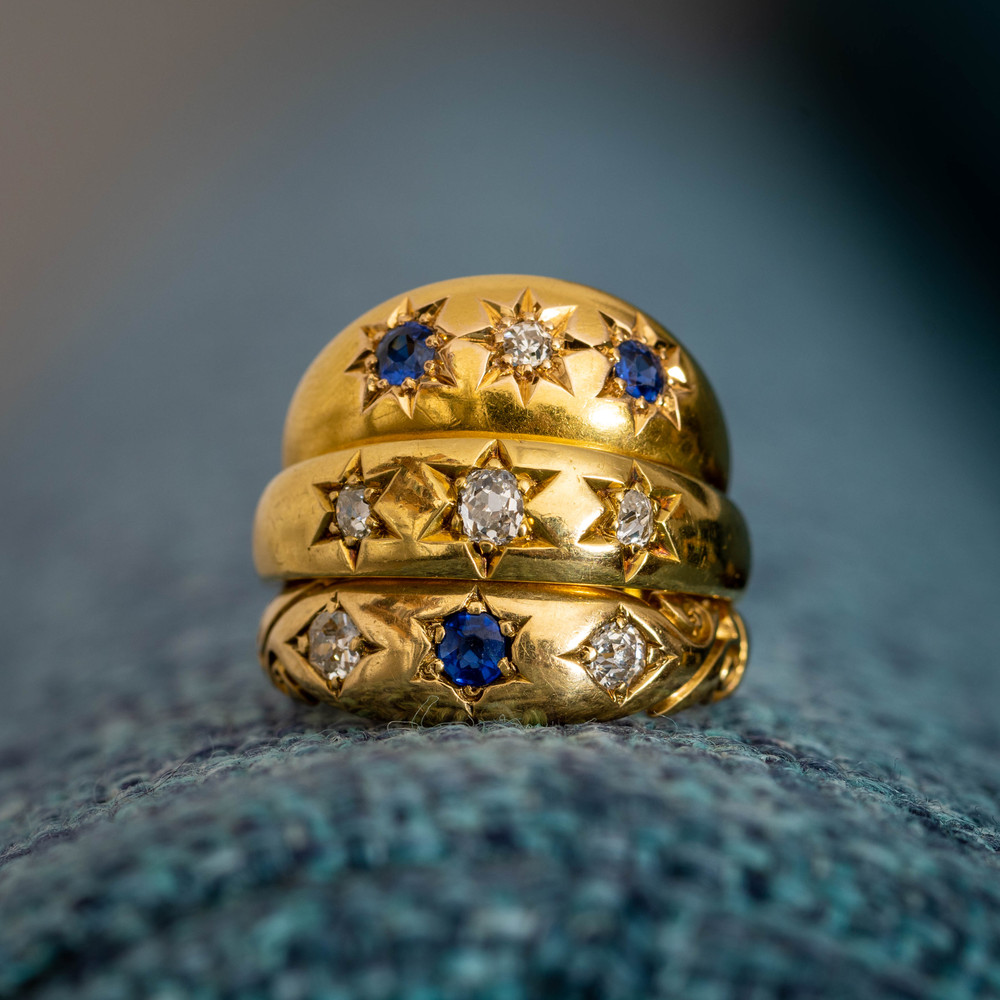 Antique 18ct Old Mine Cut Diamond Three Stone Star Burst Design Ring.
