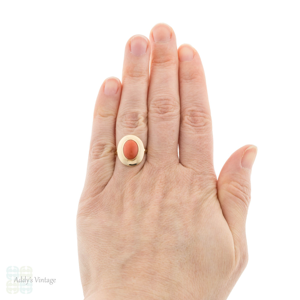 Vintage Coral Cabochon 18ct Yellow Gold Ring, Italian Hallmarks.