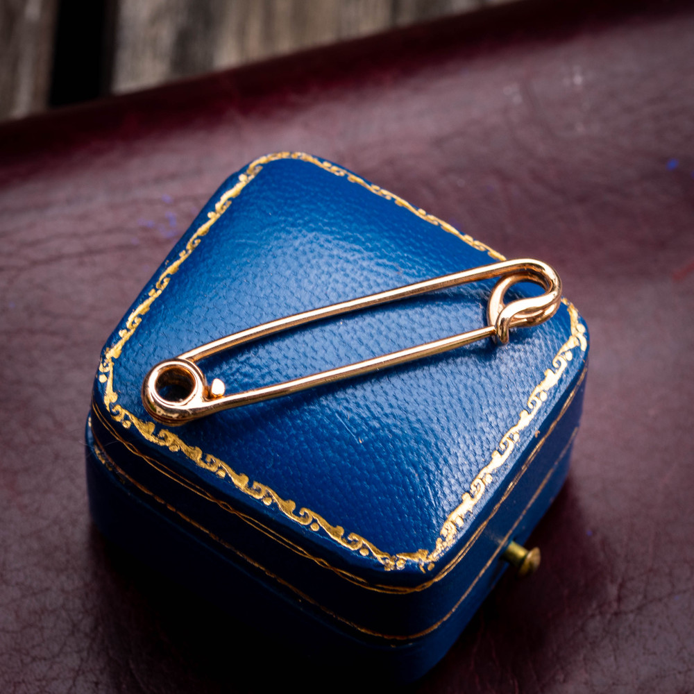 Antique 9ct Gold Safety Pin, Small Kilt Pin Style Design.