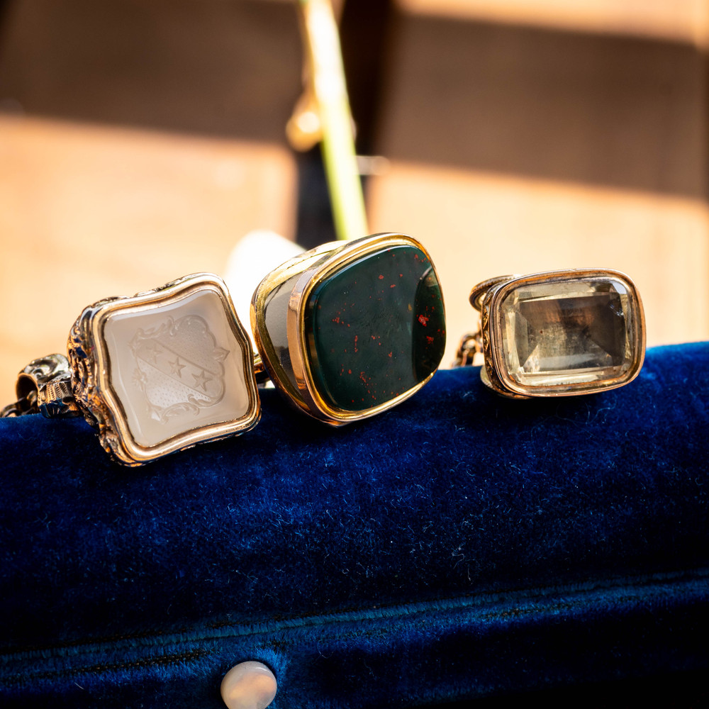 Heavy Antique 15ct Gold Star Coat of Arms Quartz Intaglio Fob.