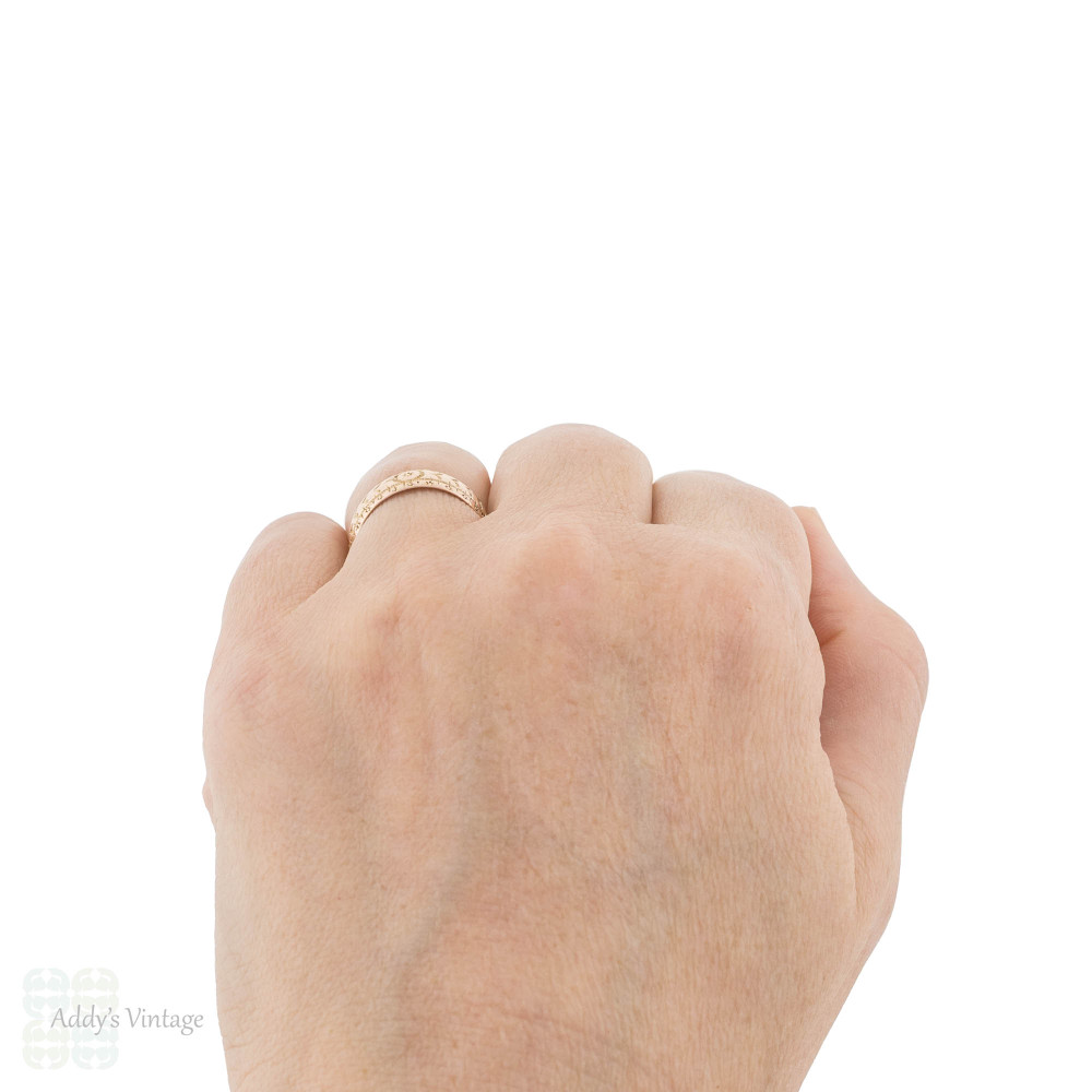 Edwardian Engraved 9ct Gold Wide Flower & Leaf, Circa 1900s. Size M / 6.25.