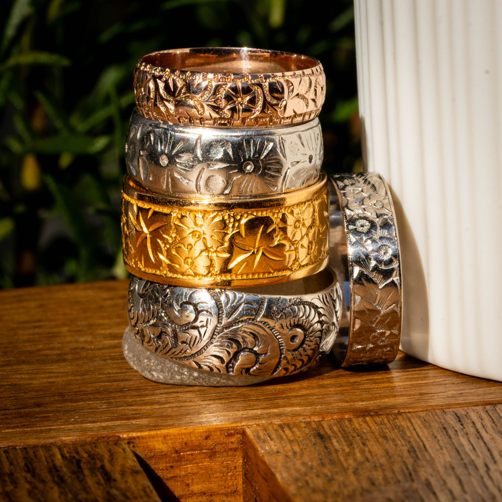 Victorian Engraved 9ct Gold Wide Daisy Flower Ring, Circa 1890s. Size M / 6.25.