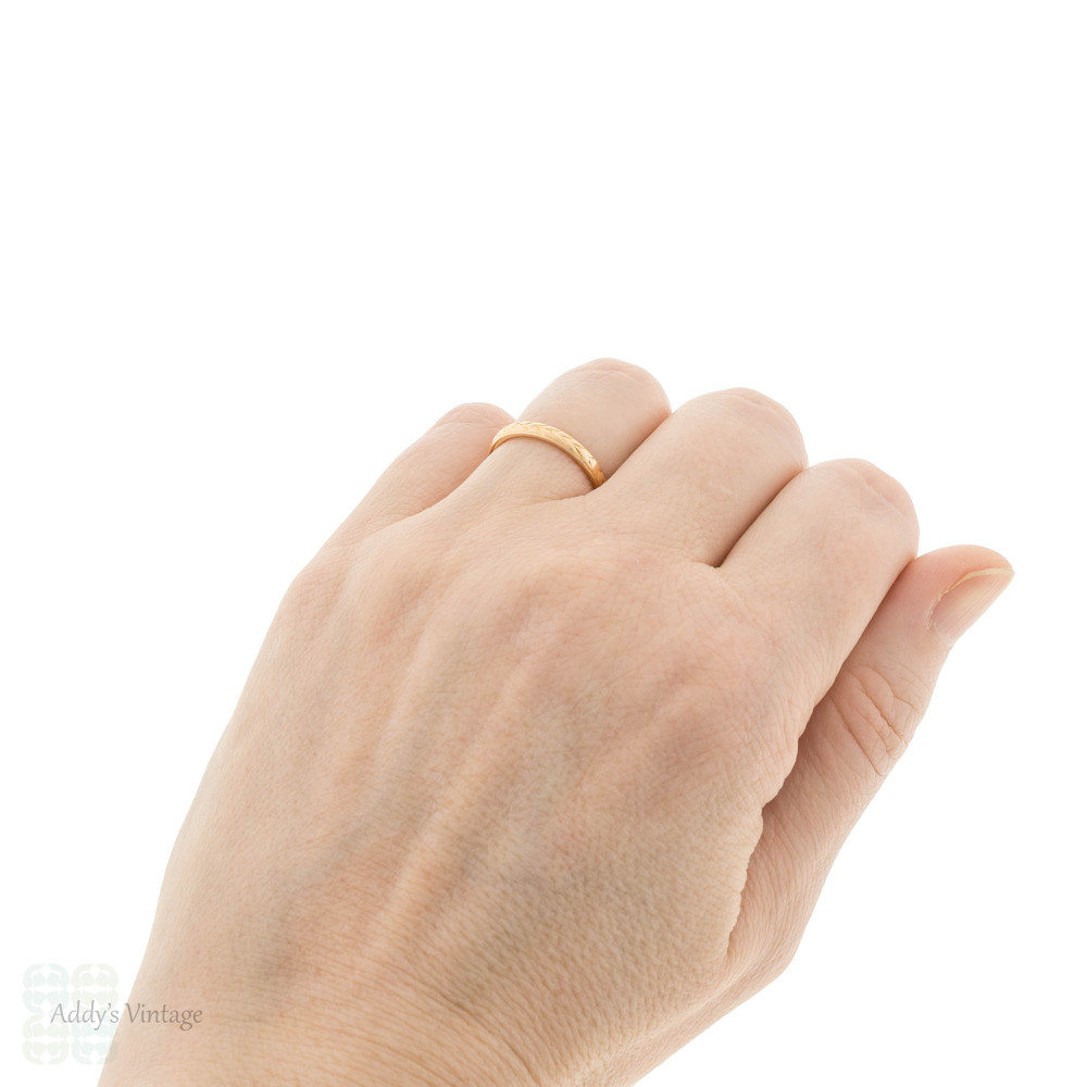Vintage Wreath Engraved 22ct Gold Wedding Ring, Size L.5 / 6.