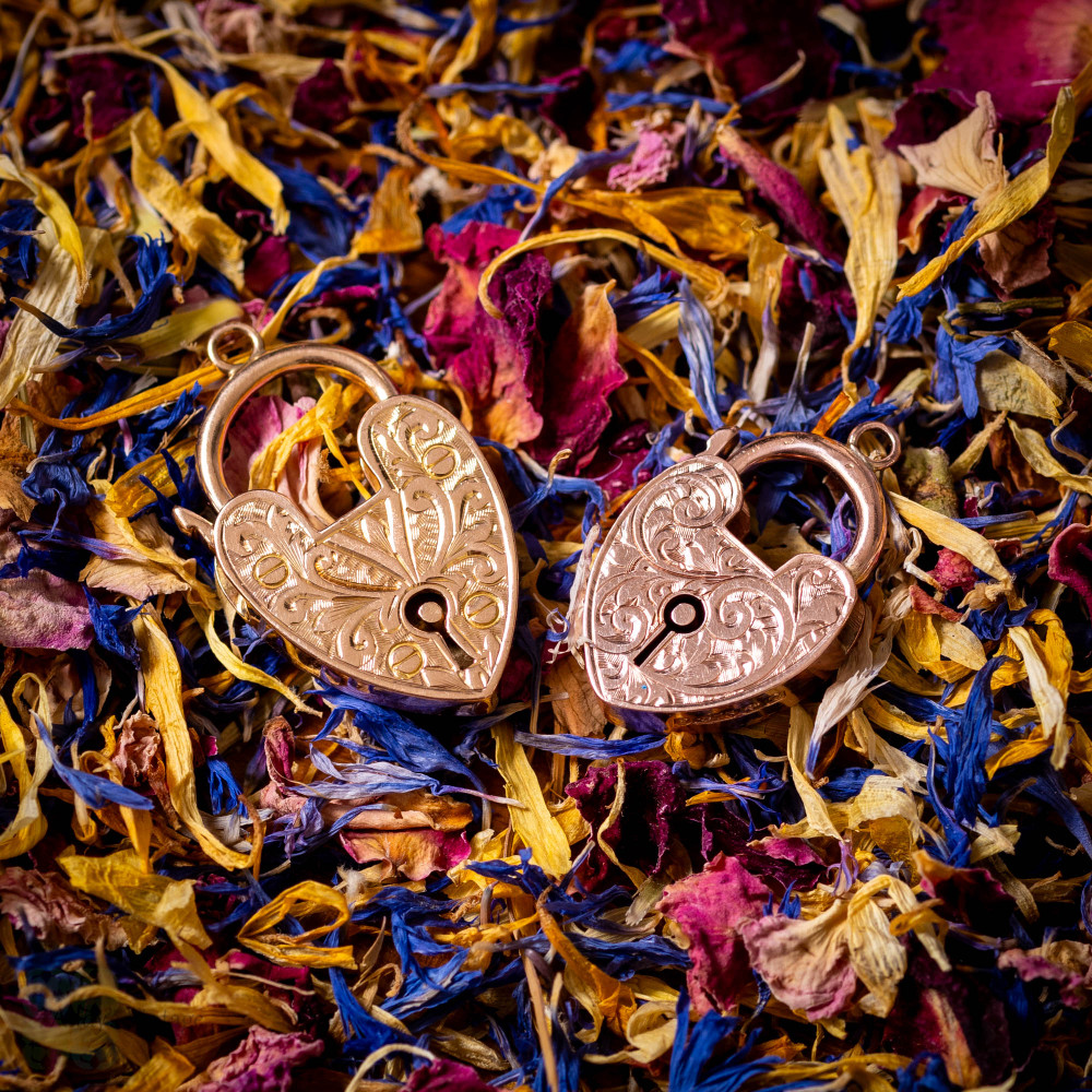 Antique Engraved 9ct Gold Heart Padlock Pendant Clasp.