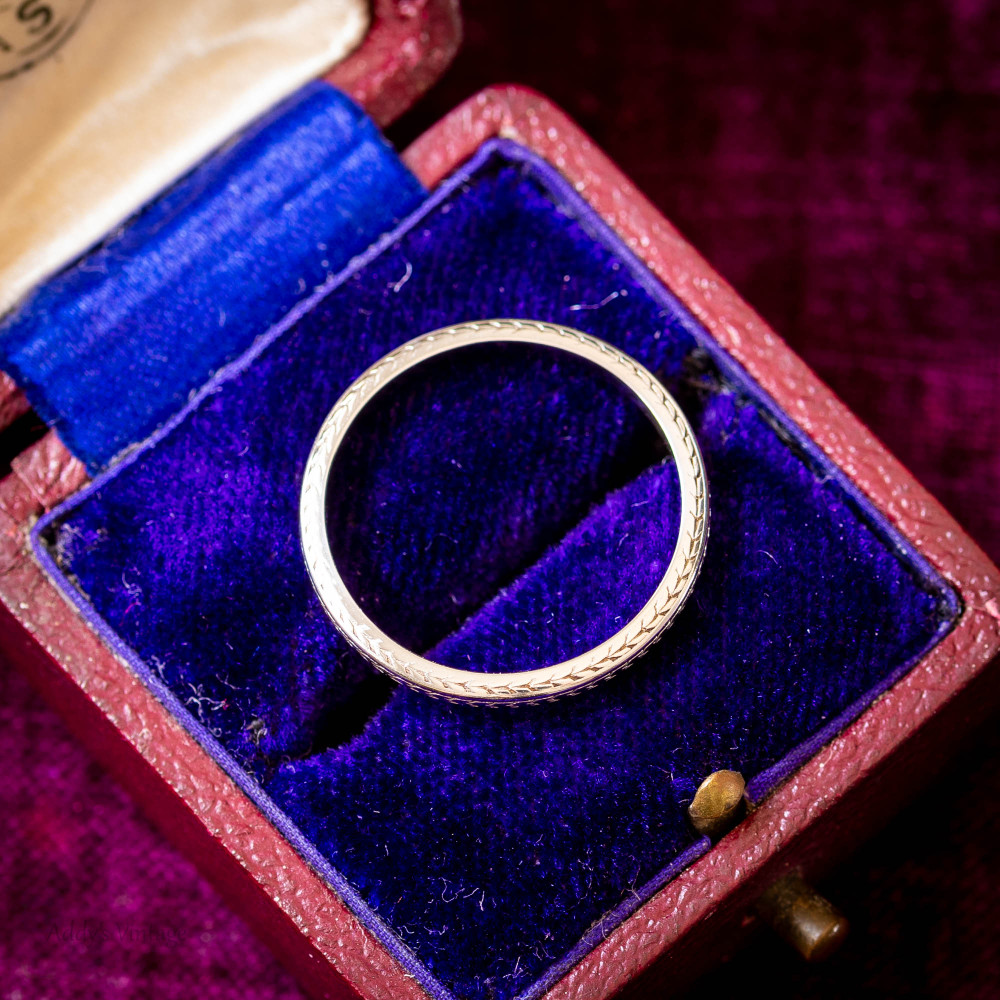 Art Deco Wreath Engraved 18ct Gold Wedding Ring, Size L / 5.75.