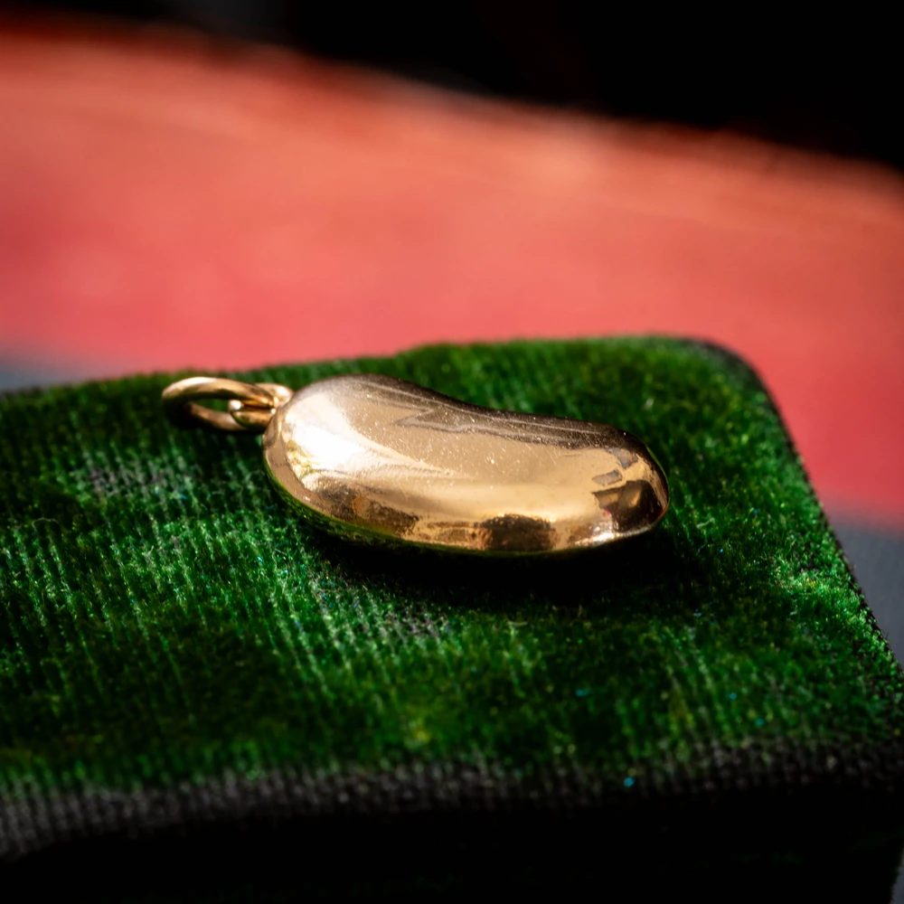 Antique 9ct Gold Victorian Lucky Bean Charm Pendant.