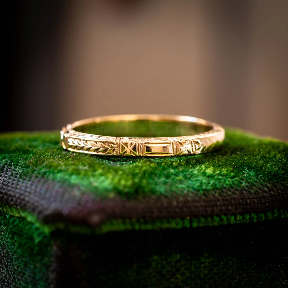 Antique 12ct Gold Wreath Engraved Wedding Ring, Size J / 4.75.