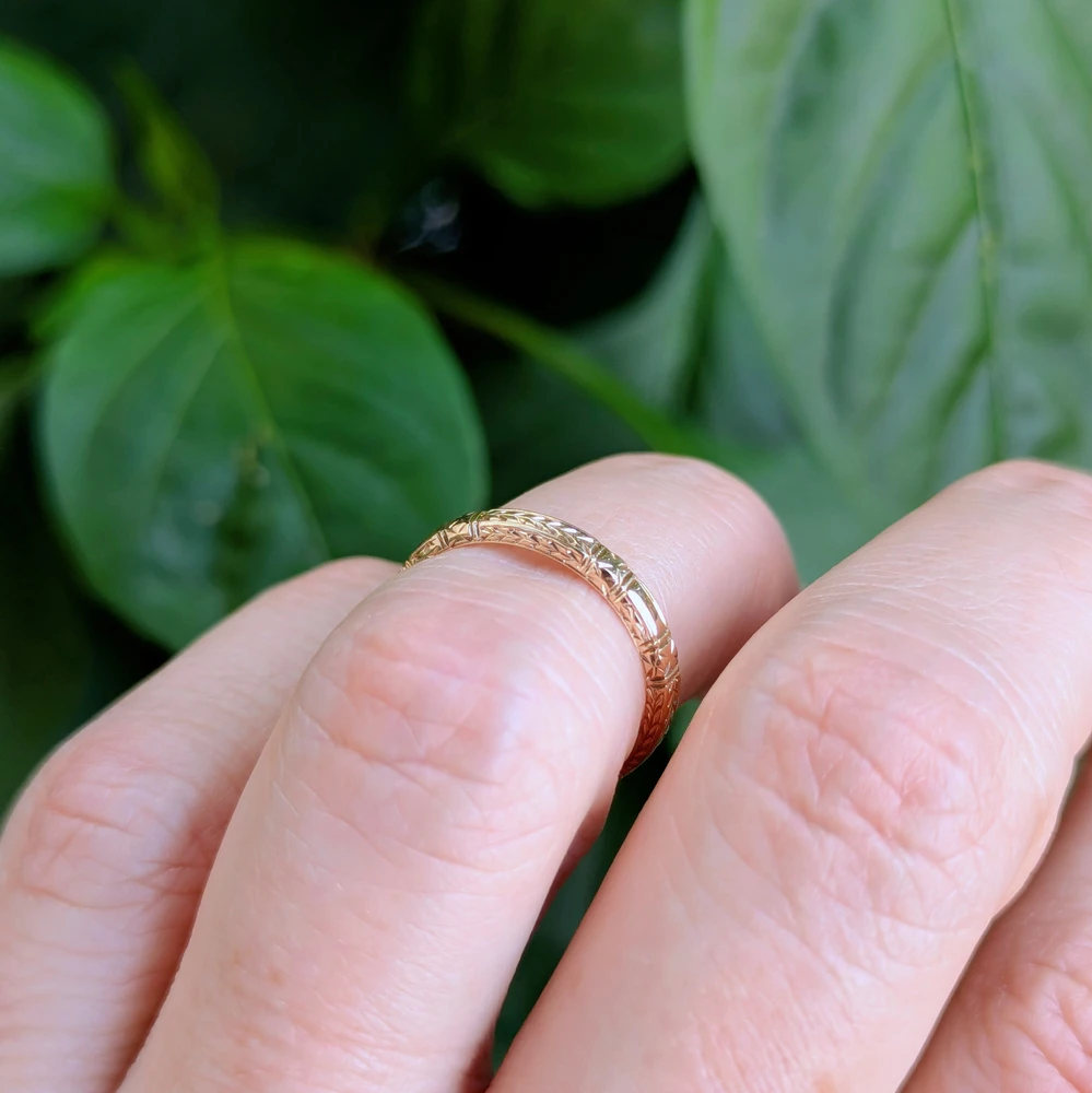 Antique 12ct Gold Wreath Engraved Wedding Ring, Size J / 4.75.