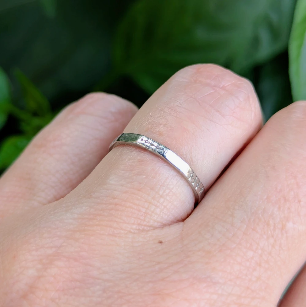 Vintage Flower Engraved Platinum Wedding Ring, Size M / 6.25.