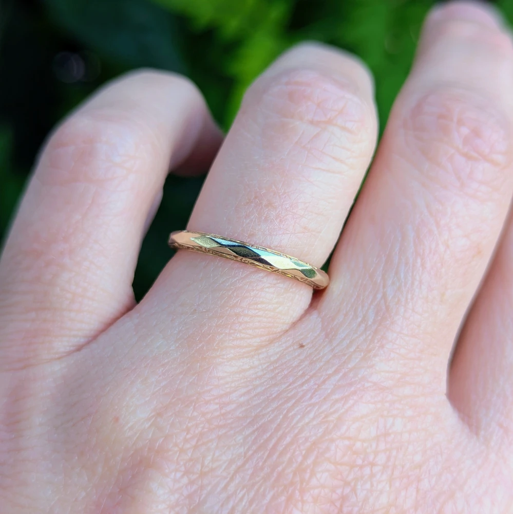 Vintage 9ct Gold Engraved Wedding Ring, Circa 1950s. Size N.5 / 7.