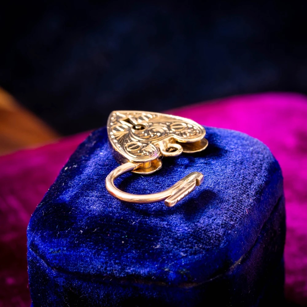 Vintage Hand Engraved 9ct Gold Heart Padlock Pendant Clasp.