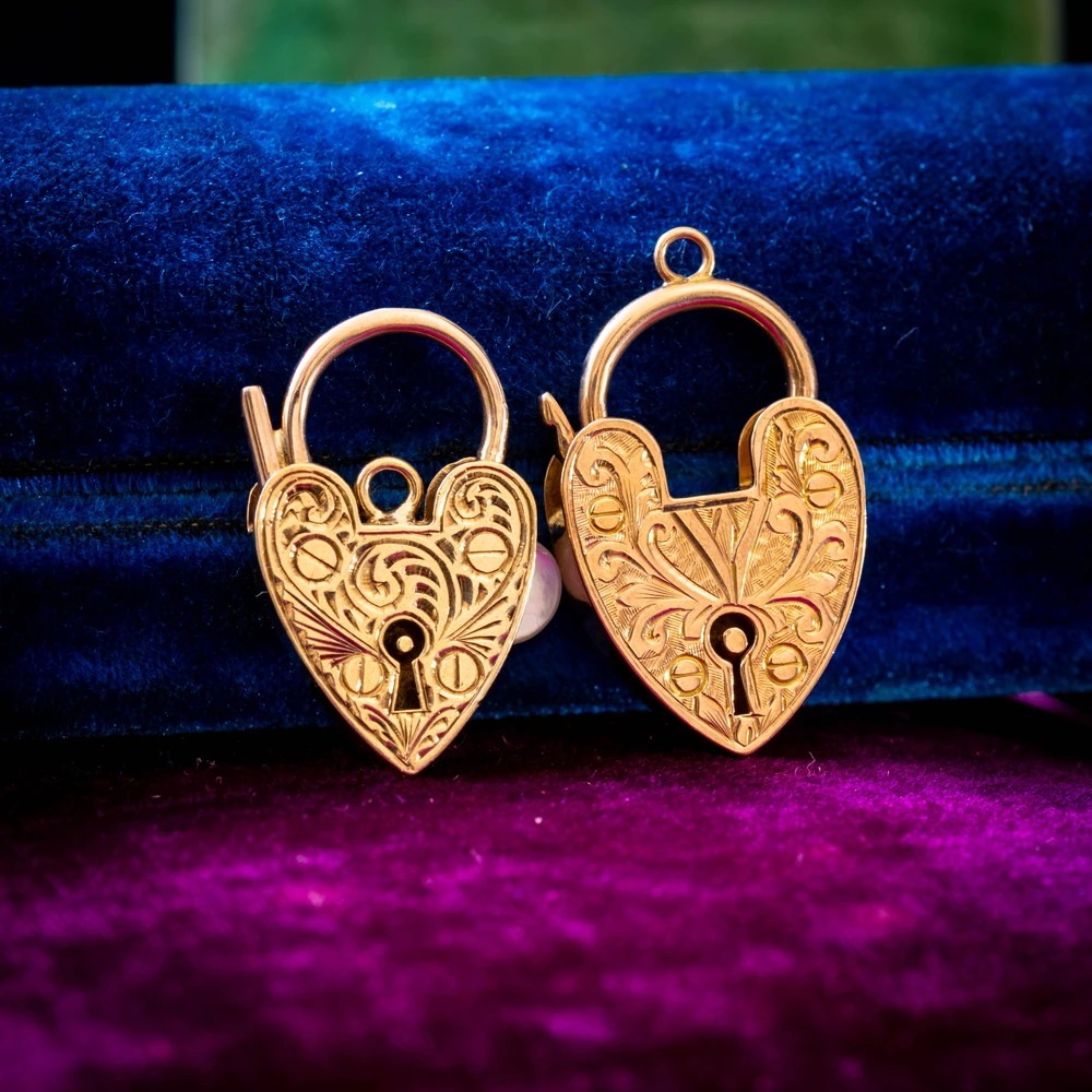 Vintage Hand Engraved 9ct Gold Heart Padlock Pendant Clasp.