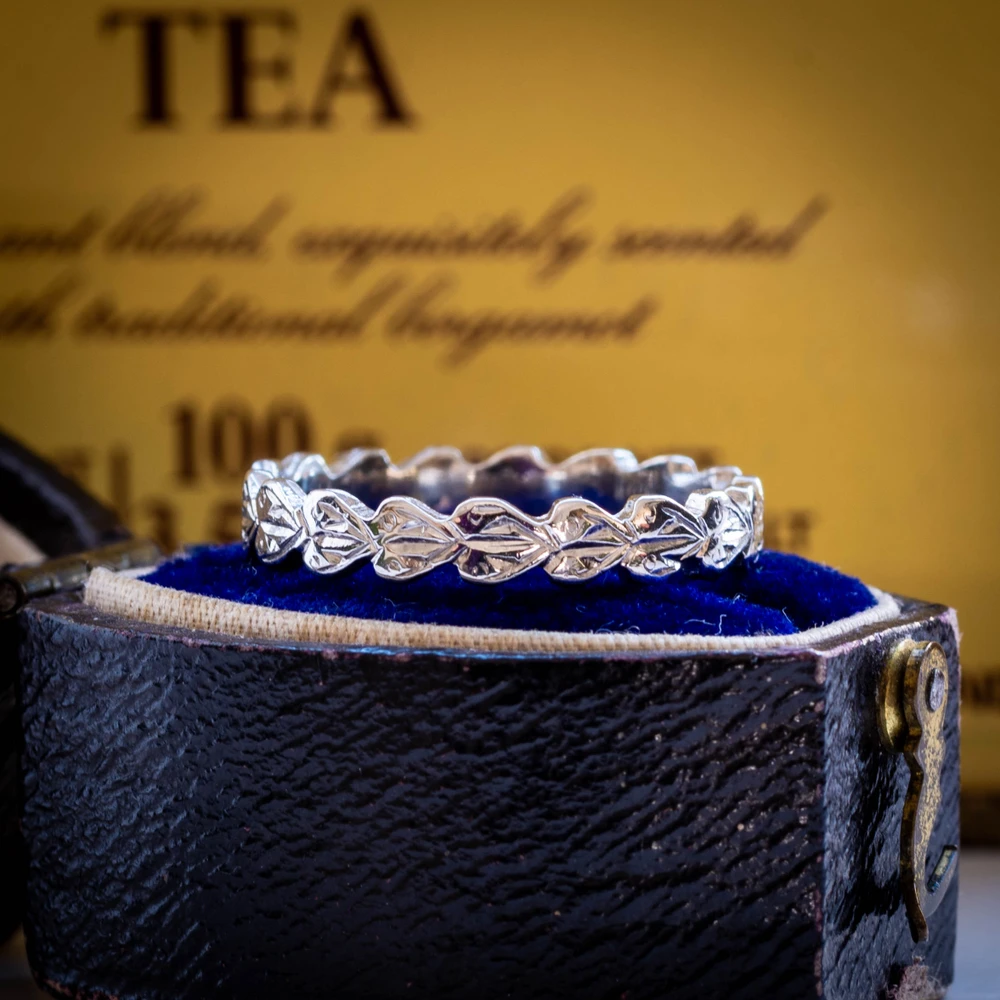 Vintage Platinum Heart Leaf Wedding Ring, Circa 1940s Size K / 5.25.