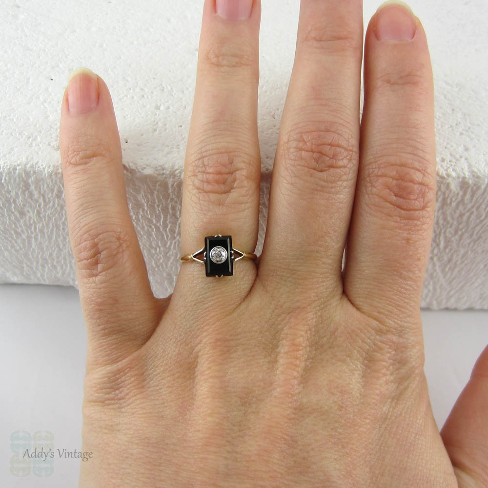 1920s Onyx & Old Mine Cut Diamond Panel Ring, Art Deco Double Claw Design Setting in 18 Carat Yellow Gold.