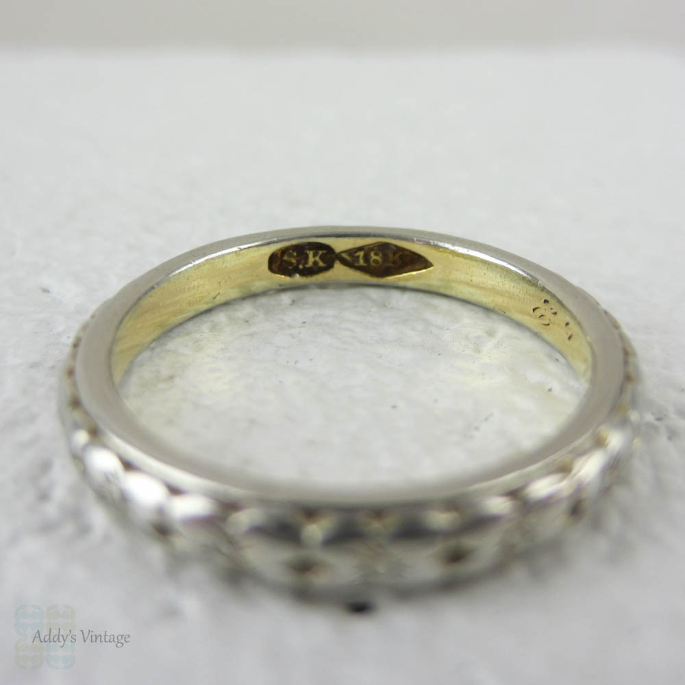 Antique Engraved Wedding Ring, Forget Me Not Flower Design, Floral Engraving in Two-Tone 18 Carat Gold, Circa 1910s.