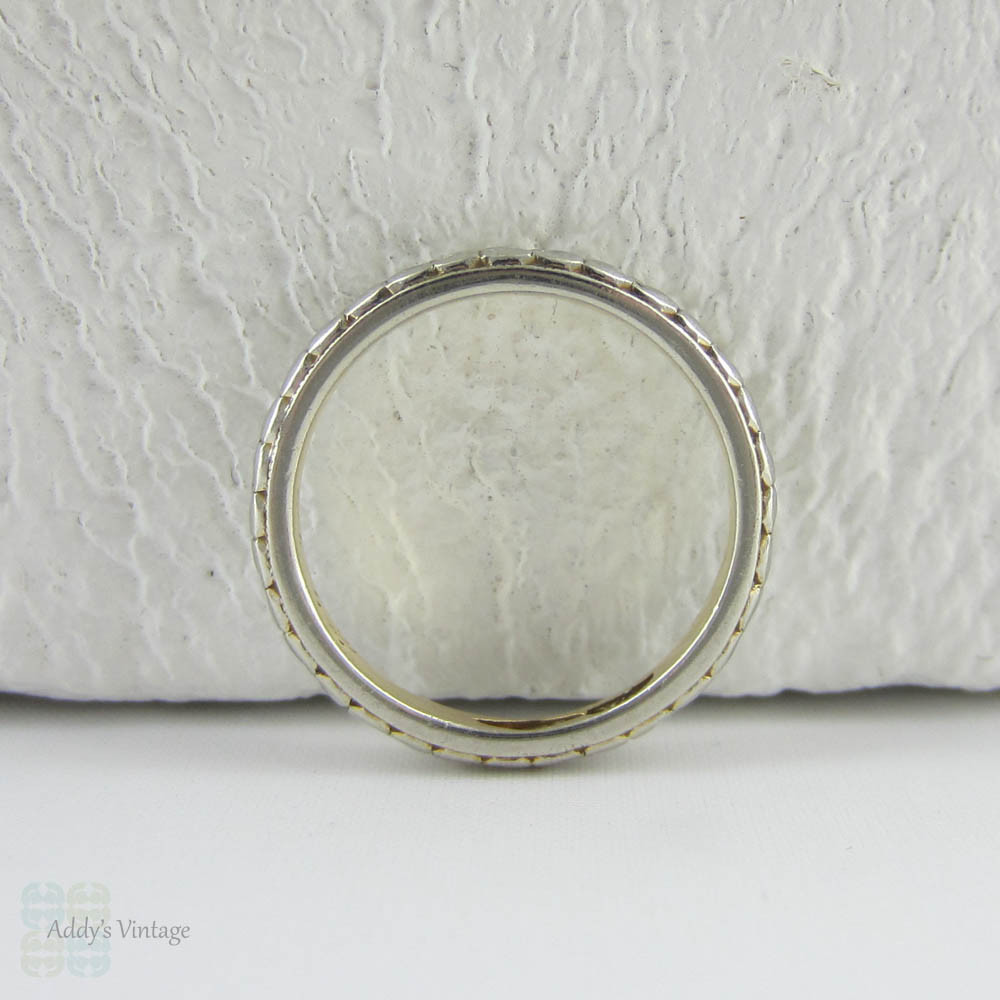 Antique Engraved Wedding Ring, Forget Me Not Flower Design, Floral Engraving in Two-Tone 18 Carat Gold, Circa 1910s.