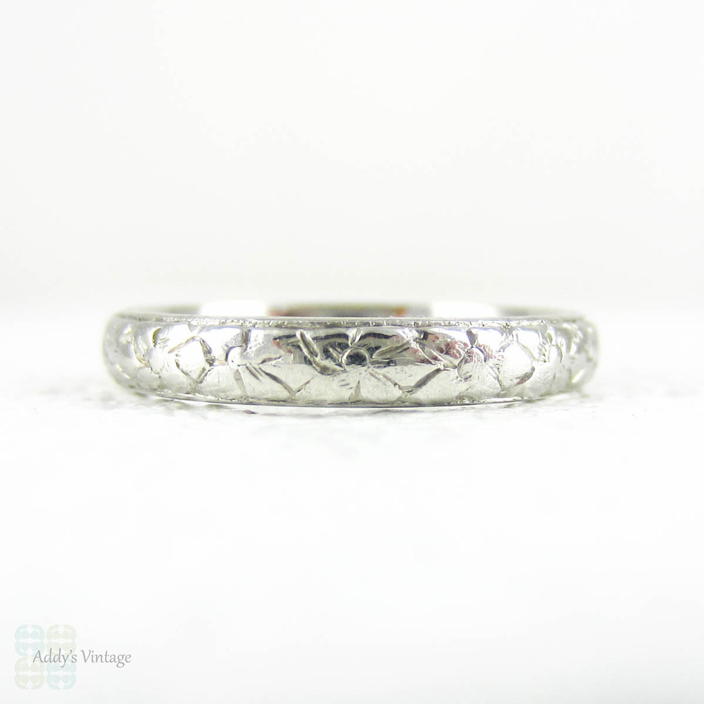 Antique Engraved Platinum Wedding Ring, Orange Blossom Flower Design Platinum Wedding Band. Pretty Floral Pattern, Circa 1920s.