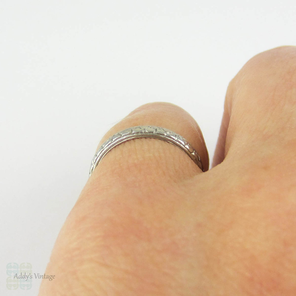 Antique Engraved Platinum Wedding Ring, Orange Blossom Flower Design Platinum Wedding Band. Pretty Floral Pattern, Circa 1920s.