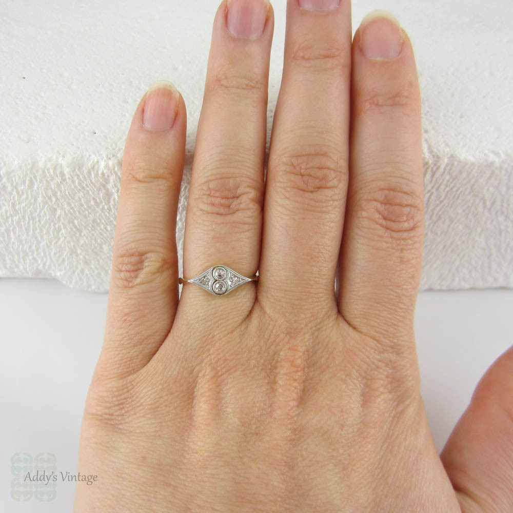 Beautiful Art Deco Diamond Engagement Ring, Geometric Shape Toi et Moi Style Vintage Diamond  Ring, Circa 1920s.