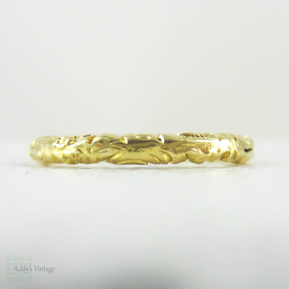 Antique 15 Carat Gold Split Ring. Victorian Engraved Floral Design Split Ring for Charms, Fobs.