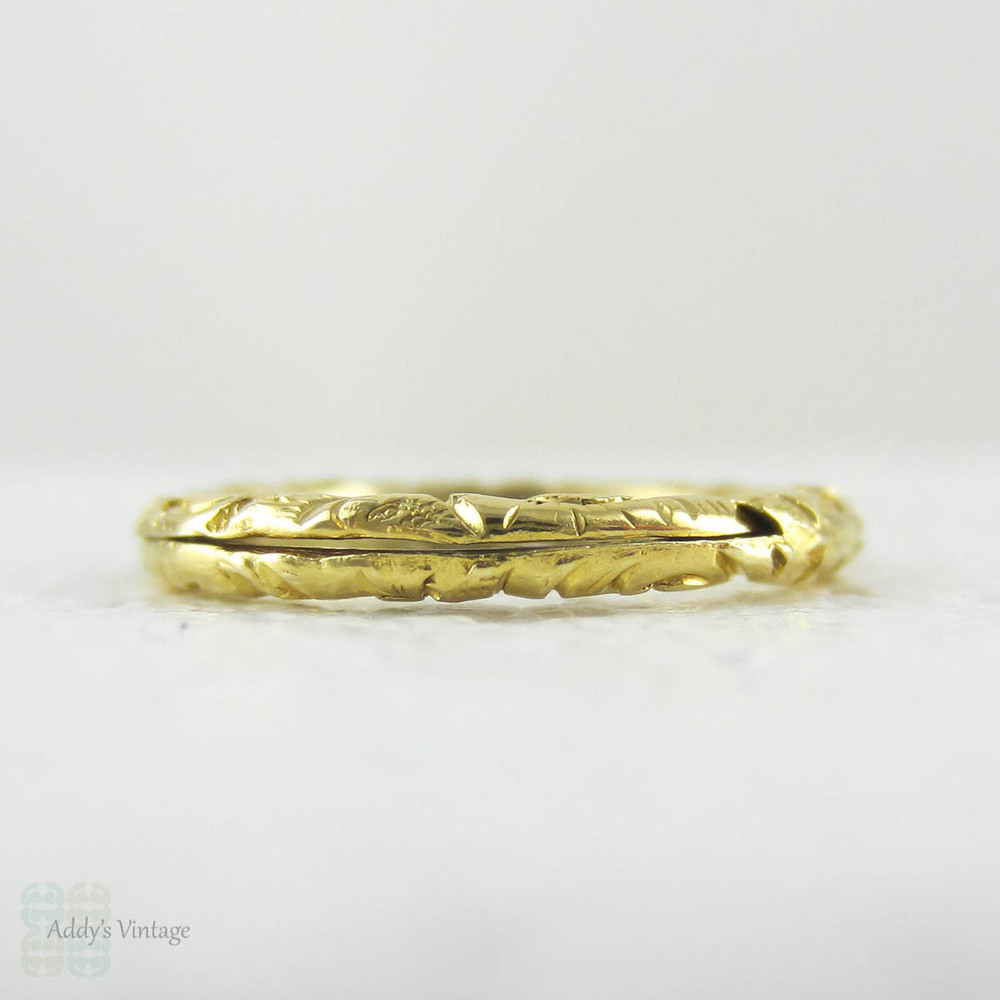Antique 15 Carat Gold Split Ring. Victorian Engraved Floral Design Split Ring for Charms, Fobs.