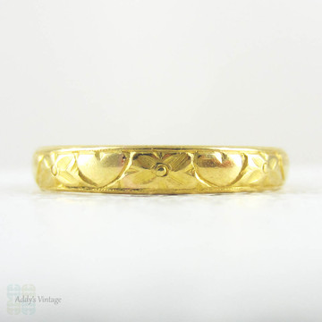 Vintage Engraved 22 Carat Yellow Gold Wedding Ring, Flower & Heart Design Court Comfort Fit Wedding Band, Size Q.5 / 8.5.