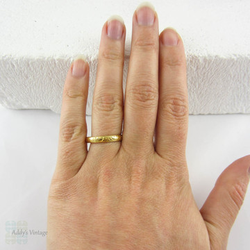 Vintage Engraved 22 Carat Yellow Gold Wedding Ring, Flower & Heart Design Court Comfort Fit Wedding Band, Size Q.5 / 8.5.