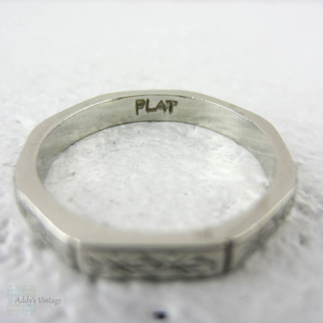 Vintage Floral Engraved Platinum Ring, Wedding Ring in a Faceted Shaped with Foliate Style Engraving. Mid 20th Century, Size I.5, 4.5.