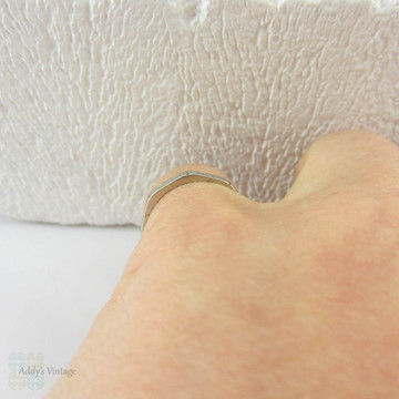 Vintage Floral Engraved Platinum Ring, Wedding Ring in a Faceted Shaped with Foliate Style Engraving. Mid 20th Century, Size I.5, 4.5.