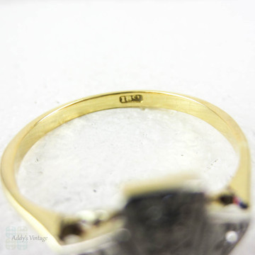 Art Deco Diamond Engagement Ring, 1920s Geometric Bow Shape Five Stone Diamond Ring in 18 Carat Gold & Platinum.