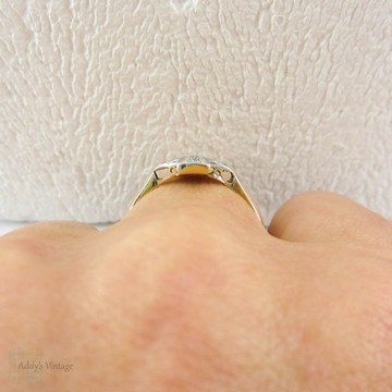 Art Deco Diamond Engagement Ring, 1920s Geometric Bow Shape Five Stone Diamond Ring in 18 Carat Gold & Platinum.