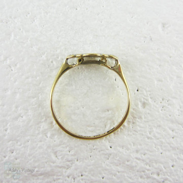 Art Deco Diamond Engagement Ring, Three Stone Diamond Ring in Engraved Setting, 18 Carat Gold & Platinum, Circa 1910s.