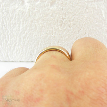 Vintage 1940s Wedding Ring, 9 Carat Yellow Gold with Platinum Lining Narrow D Shape Ladies Wedding Band.