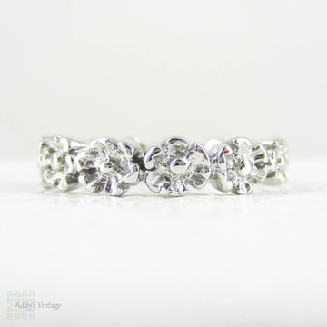 Vintage Floral Design Ring, 18 Carat White Gold Daisy Chain Flower Band, Circa 1990s. Size L / 5.75.