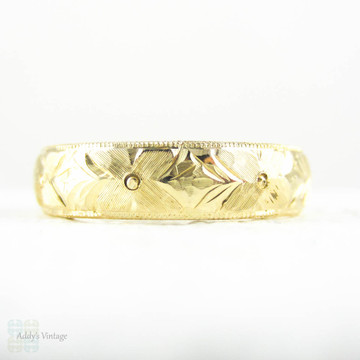 Art Deco 18 Carat Gold Wedding Ring, Engraved Floral Design Man's Flower Pattern Wedding Band, Circa 1920s. Size U / 10.