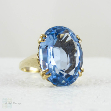 Vintage Blue Topaz Ring. Large Oval Sky Blue Topaz in Yellow Gold, 1960s.