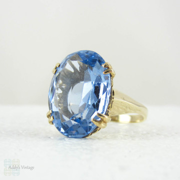 Vintage Blue Topaz Ring. Large Oval Sky Blue Topaz in Yellow Gold, 1960s.
